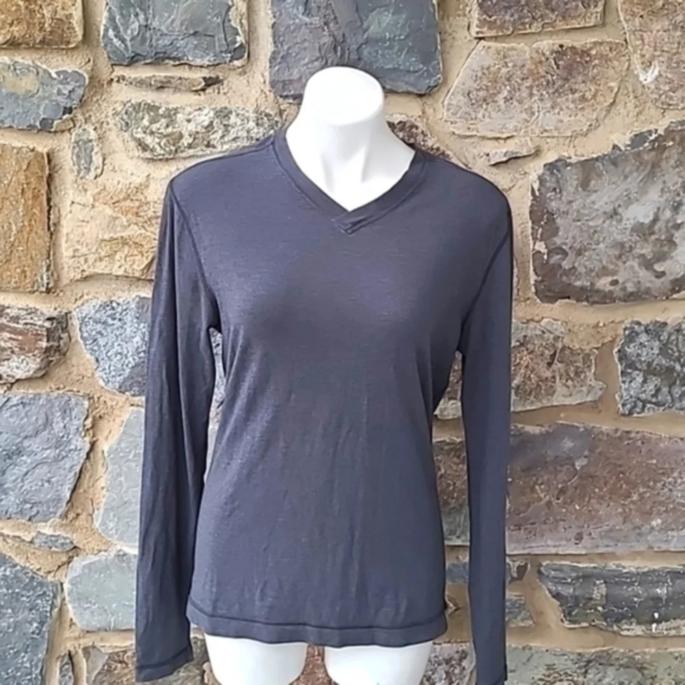 Lululemon Athletica Long Sleeve V Neck Top in Heathered Charcoal Gray